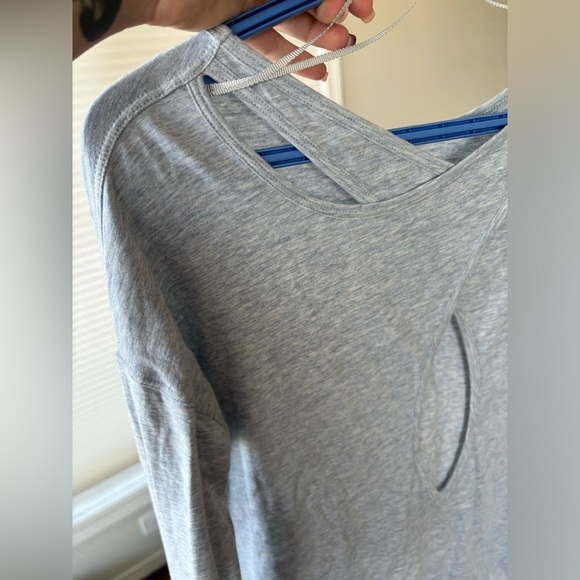 Back into it Lululemon Pale Blue Shirt - Picture 3 of 4